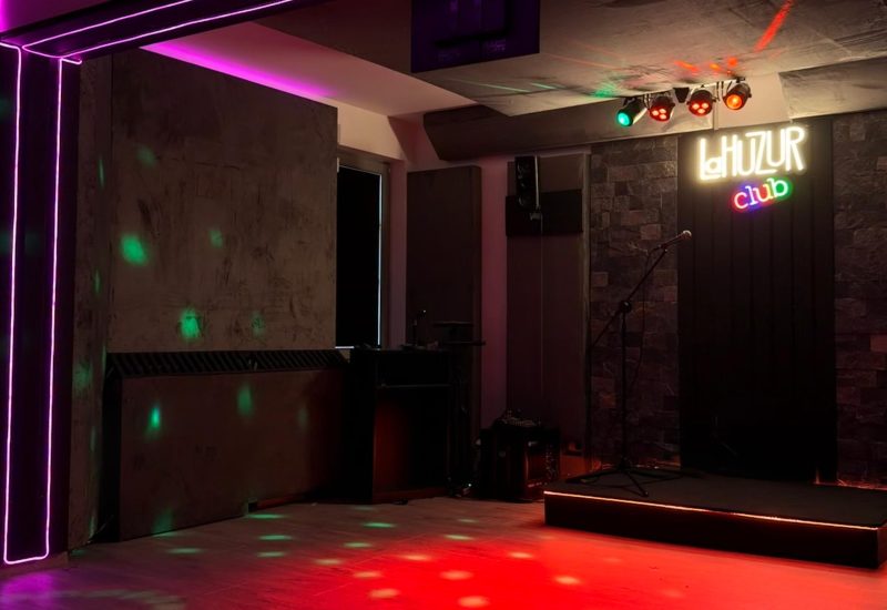 vila de inchiriat langa bucuresti garden party majorat aniversari cu piscina club karaoke privat